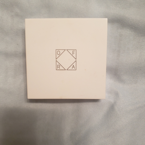 OFRA Highlighter - shade Retrograde - Picture 2 of 4